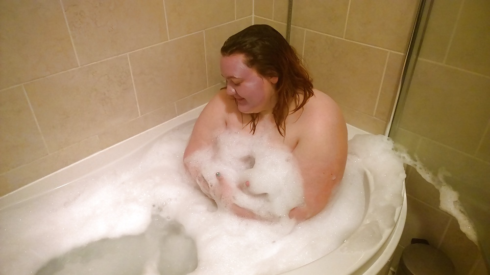 Tim Tess 20 BBW takes a bath with face mask!! #27757256