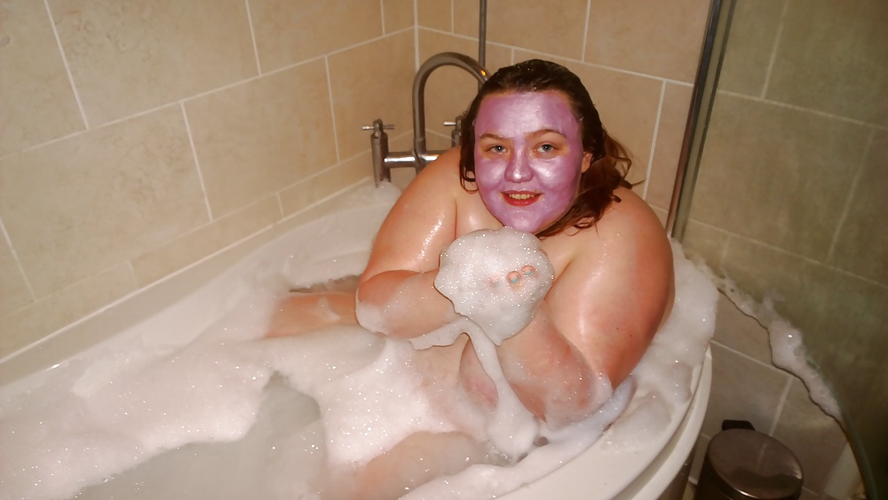 Tim Tess 20 BBW takes a bath with face mask!! #27757301