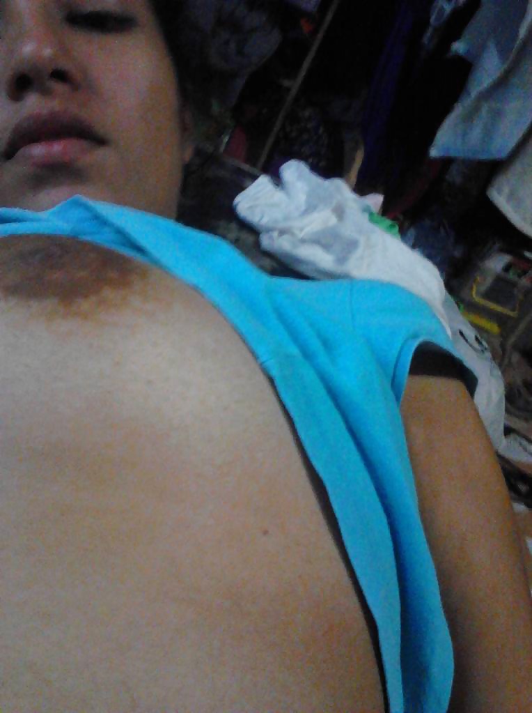 Aby muestra sus tetas
 #40973640