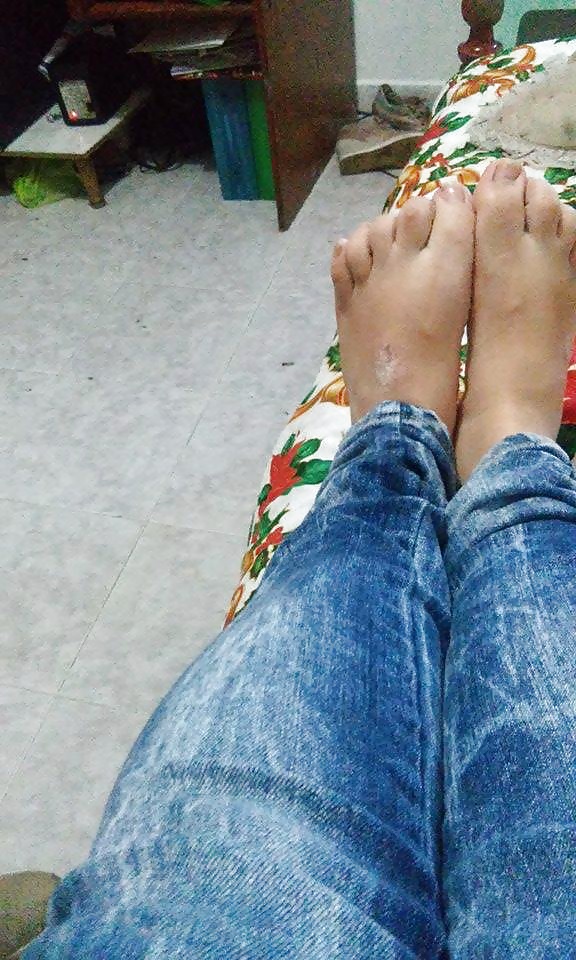 Kolumbianisch Weiße Mädchen Füße #28544072