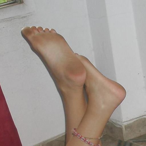 コロンビアの白い女の子の足
 #28544163
