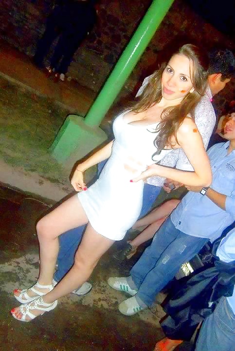 コロンビアの白い女の子の足
 #28544323