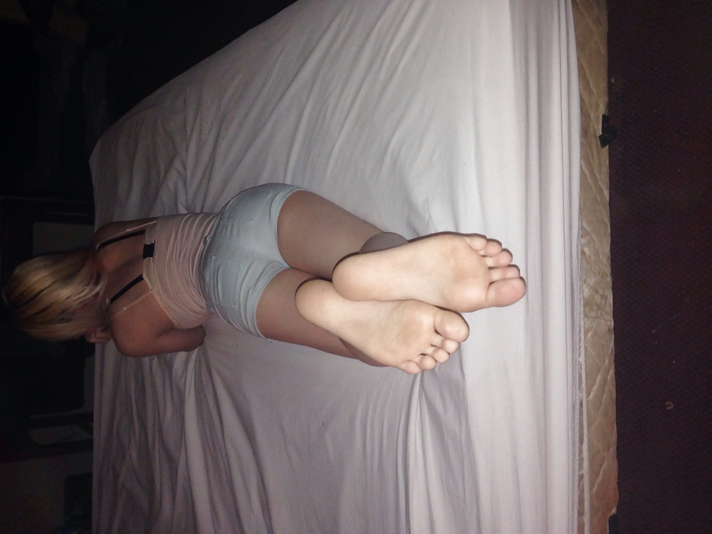 Kolumbianisch Weiße Mädchen Füße #28546538