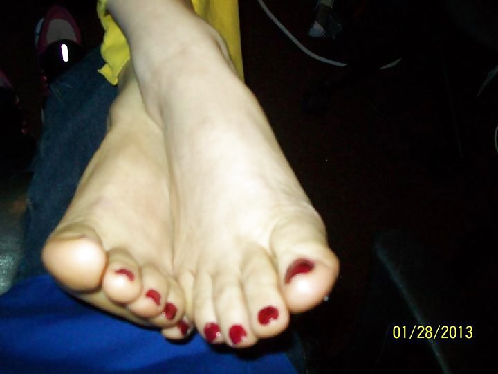 コロンビアの白い女の子の足
 #28547048