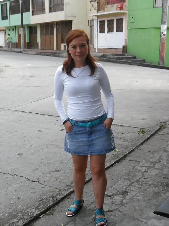 コロンビアの白い女の子の足
 #28547258