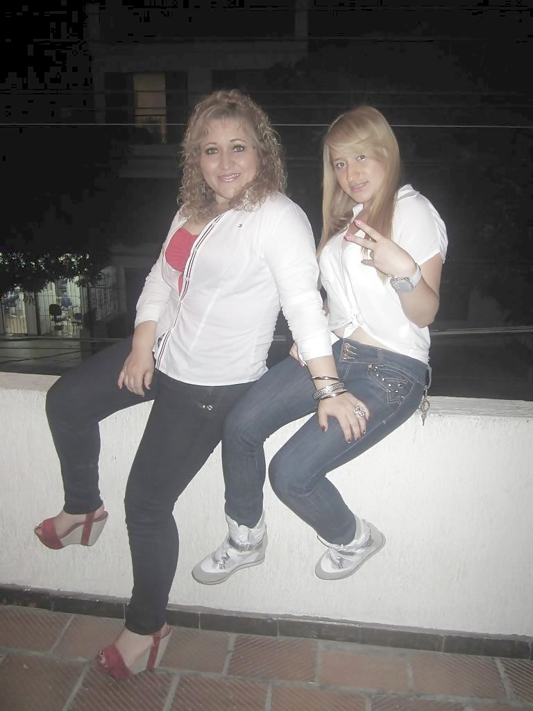 Chicas blancas colombianas pies
 #28547412