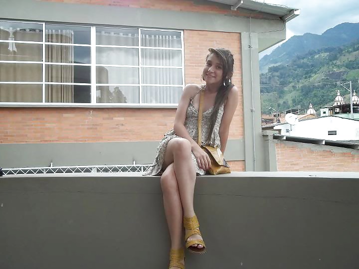 Chicas blancas colombianas pies
 #28547581