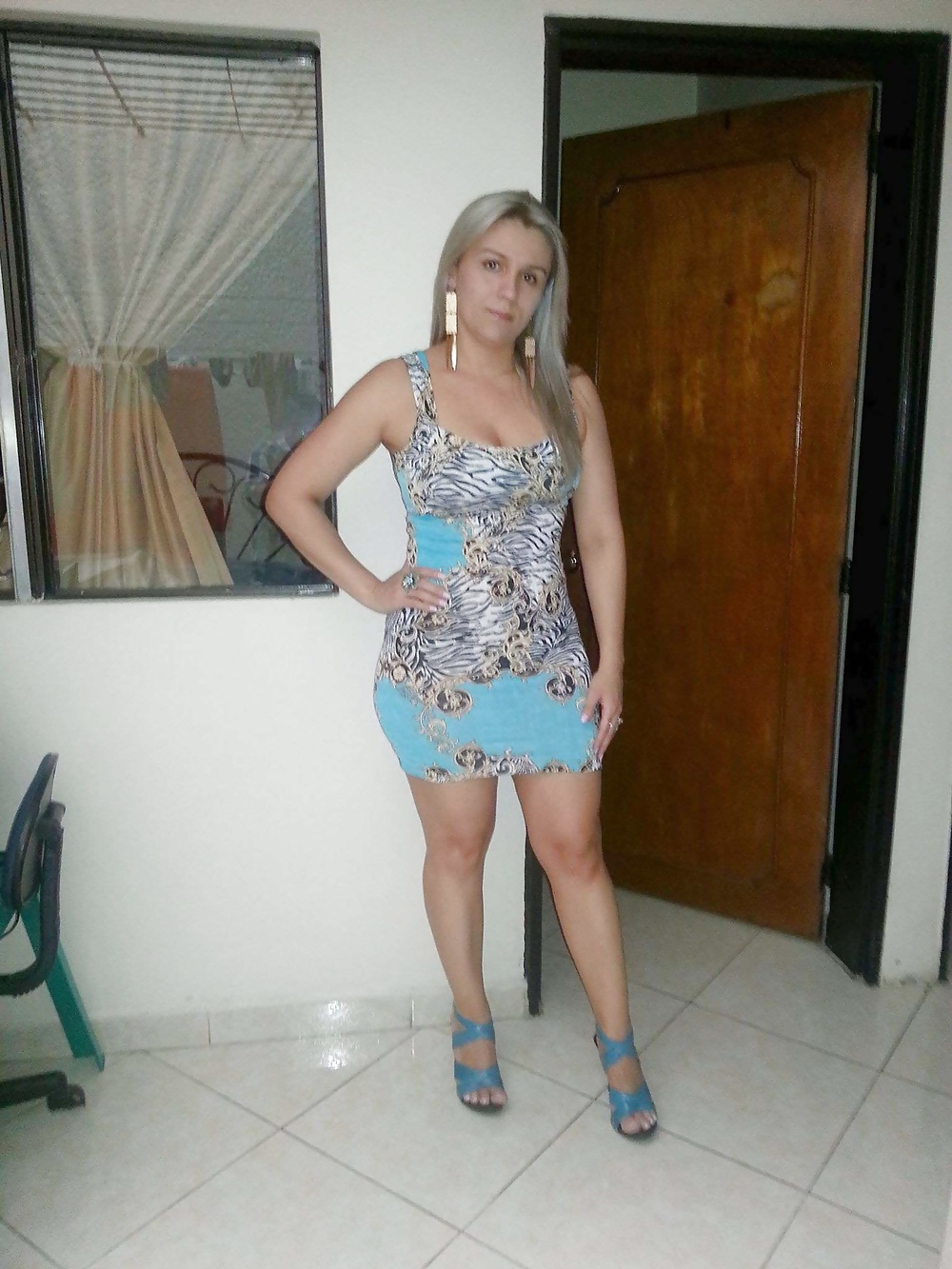 Chicas blancas colombianas pies
 #28548632
