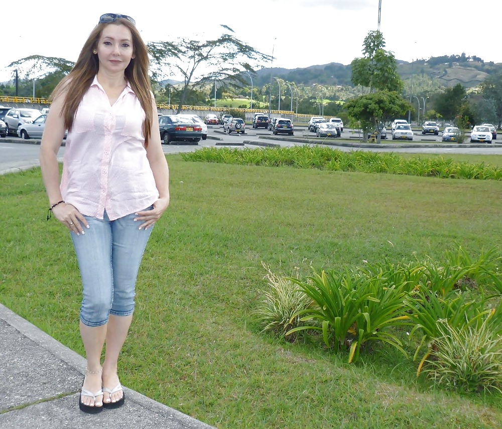 Piedi di ragazze bianche colombiane
 #28550119