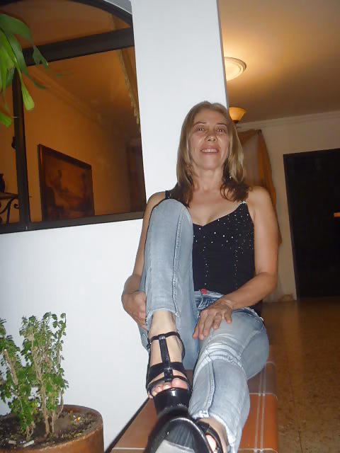 コロンビアの白い女の子の足
 #28550263