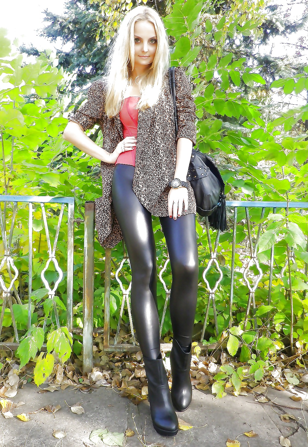 Schöne Frauen In Vers Arten Von Glänzenden Leggings #35211708