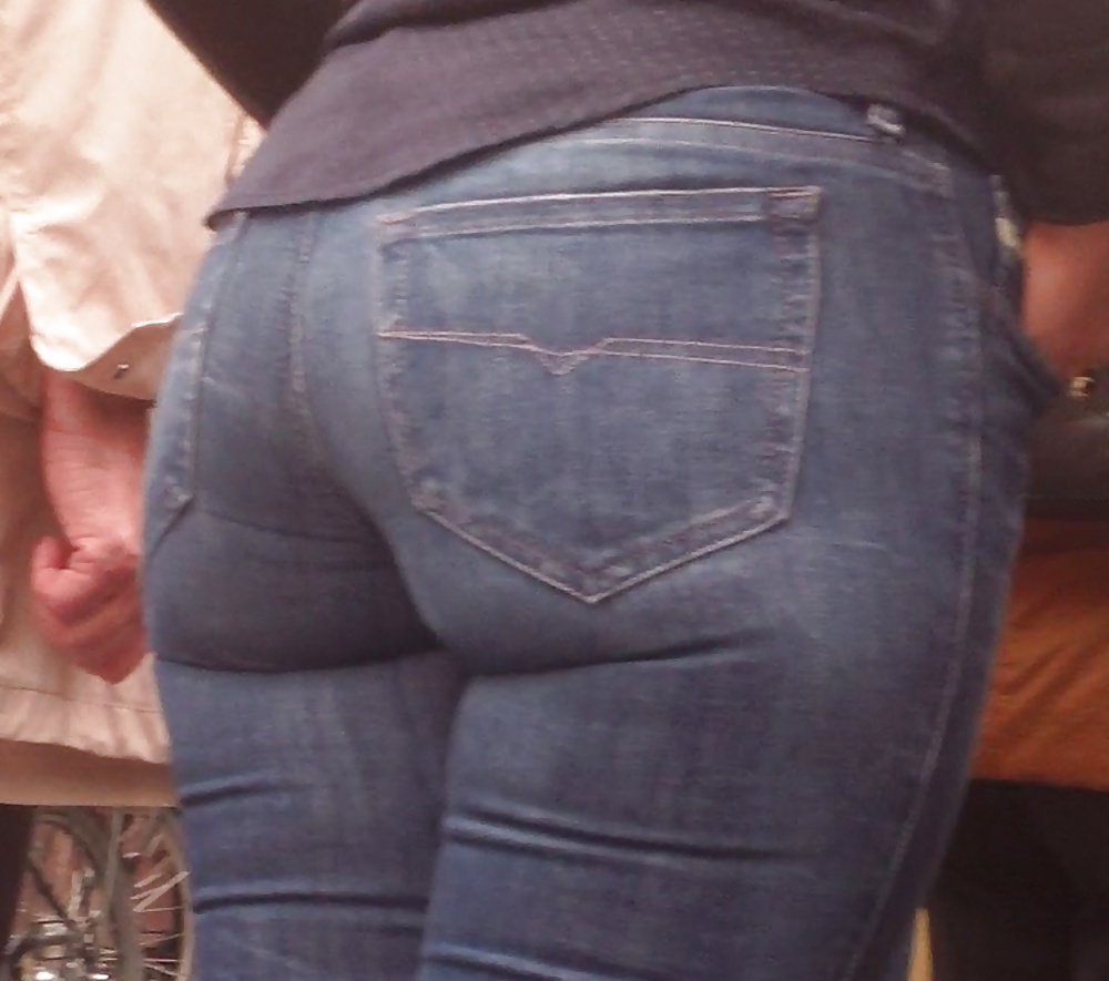 Nice big juicy teen ass & butt in very tight blue jeans  #31832223