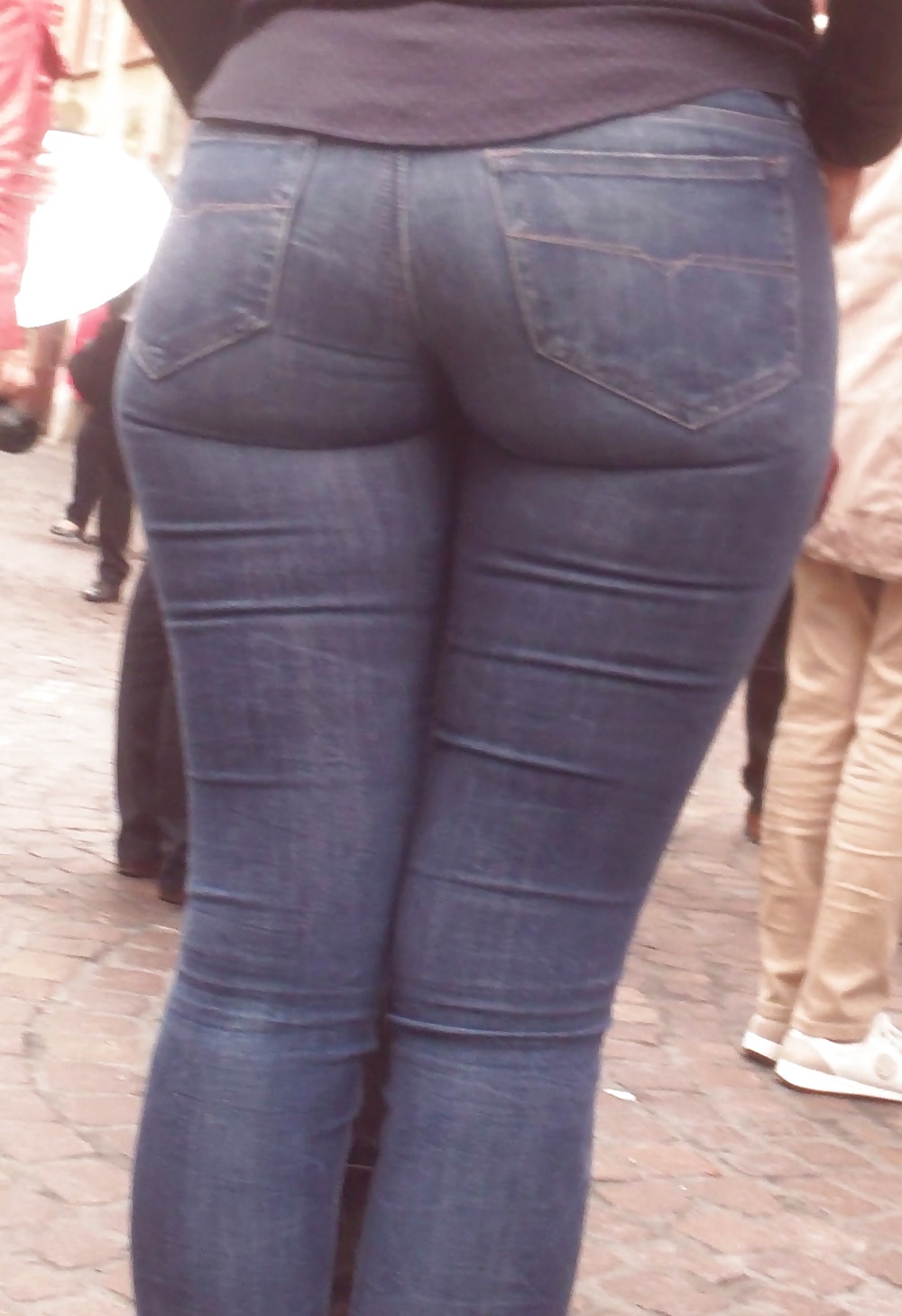 Nice big juicy teen ass & butt in very tight blue jeans  #31832226
