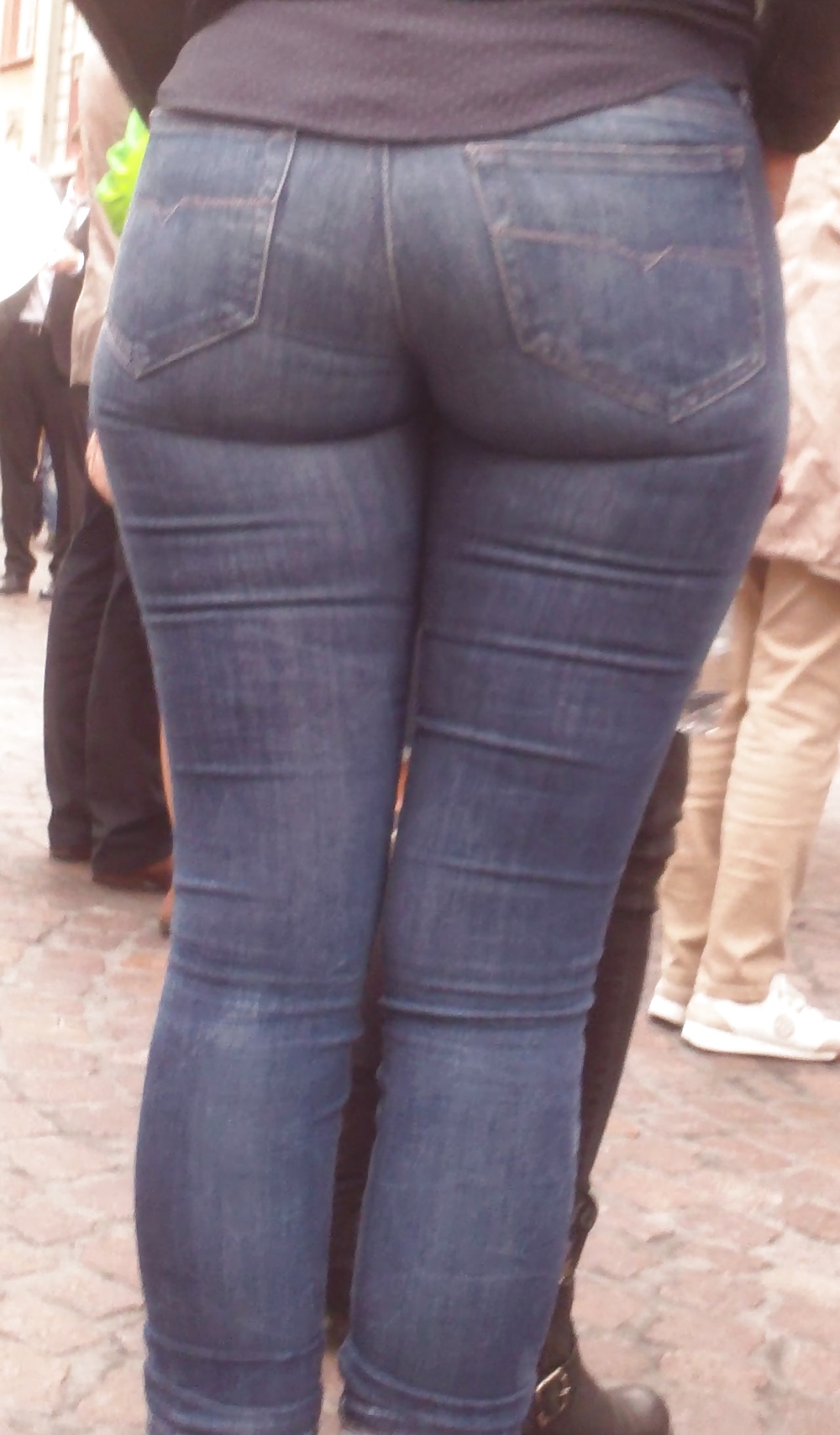 Nice big juicy teen ass & butt in very tight blue jeans  #31832227