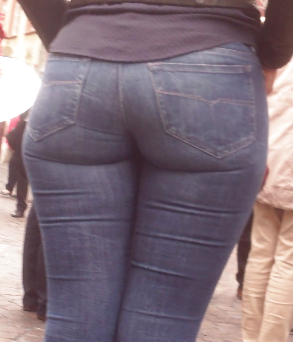 Nice big juicy teen ass & butt in very tight blue jeans  #31832230