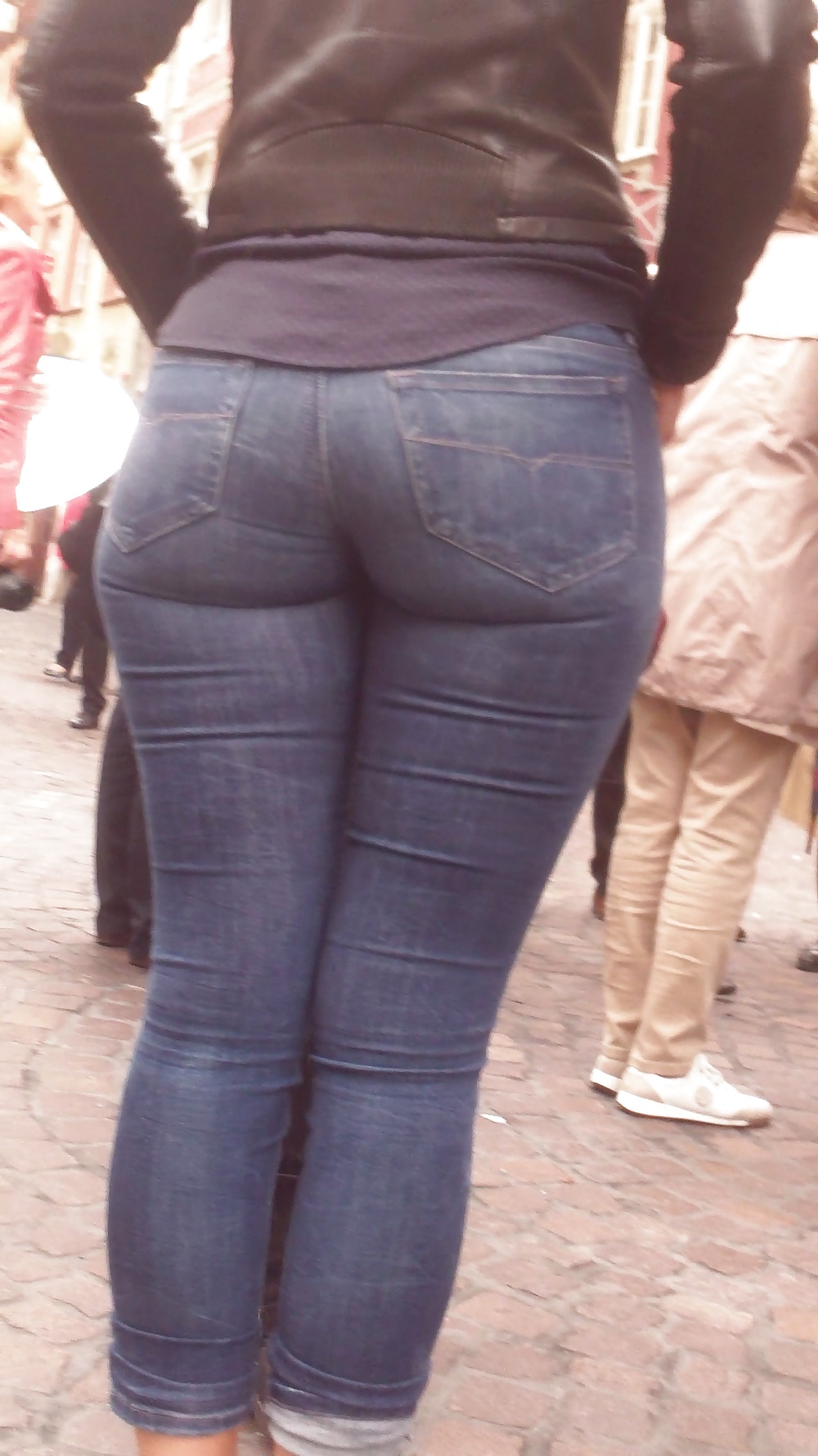 Nice big juicy teen ass & butt in very tight blue jeans  #31832242