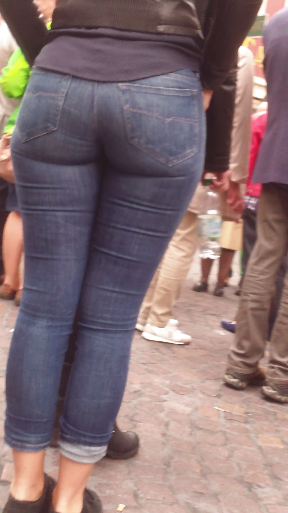 Nice big juicy teen ass & butt in very tight blue jeans  #31832245