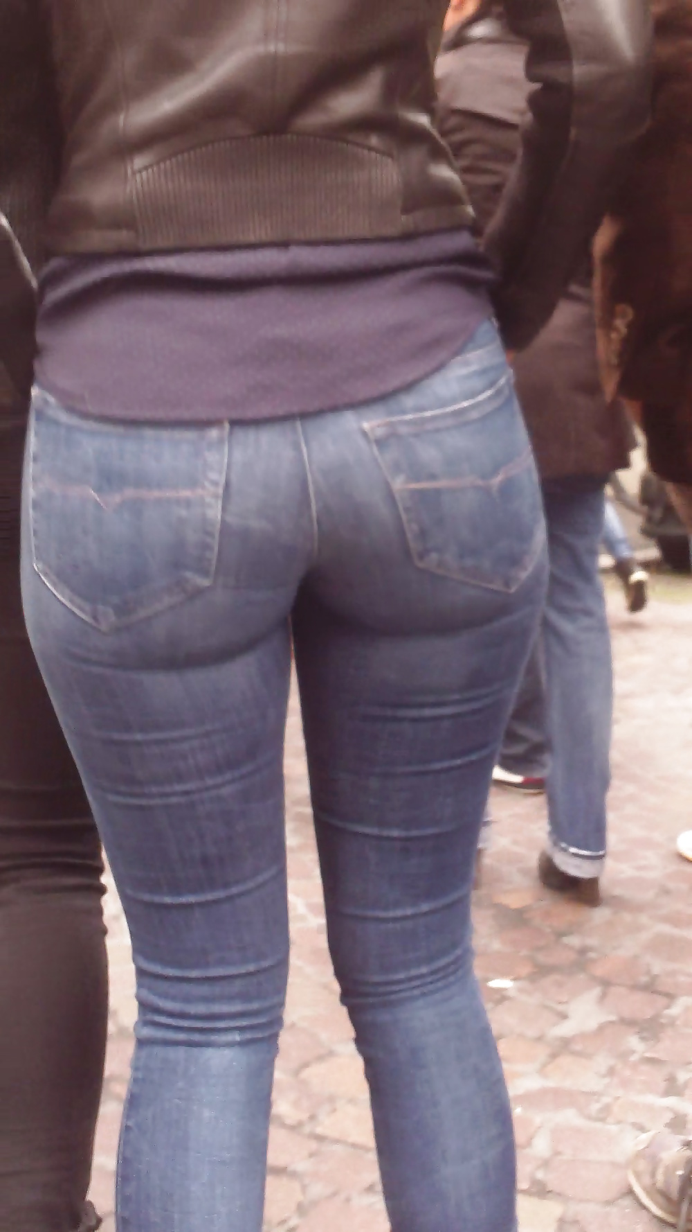Nice big juicy teen ass & butt in very tight blue jeans  #31832248