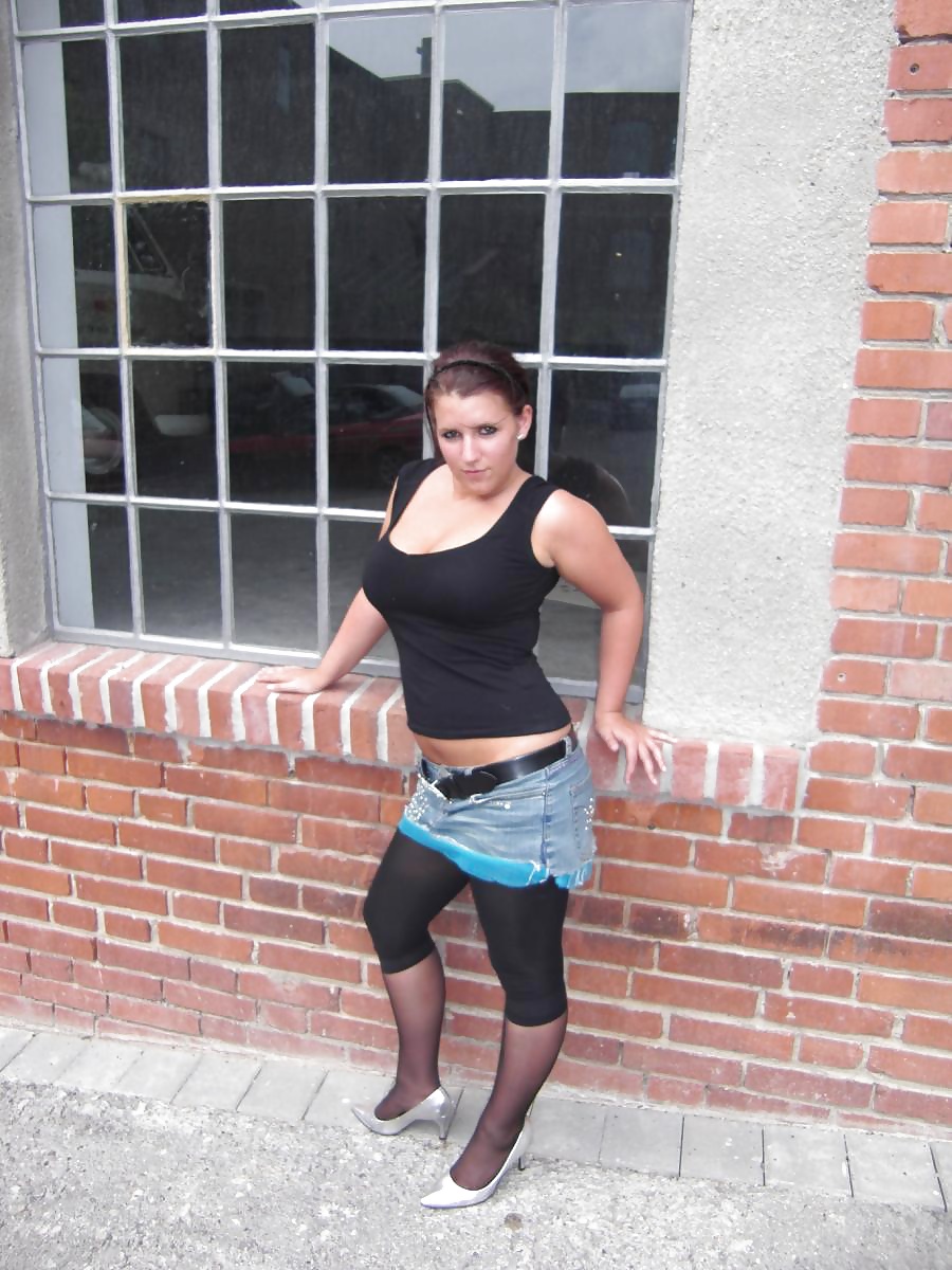 Chica tetona en leggings y pantimedias
 #40710999