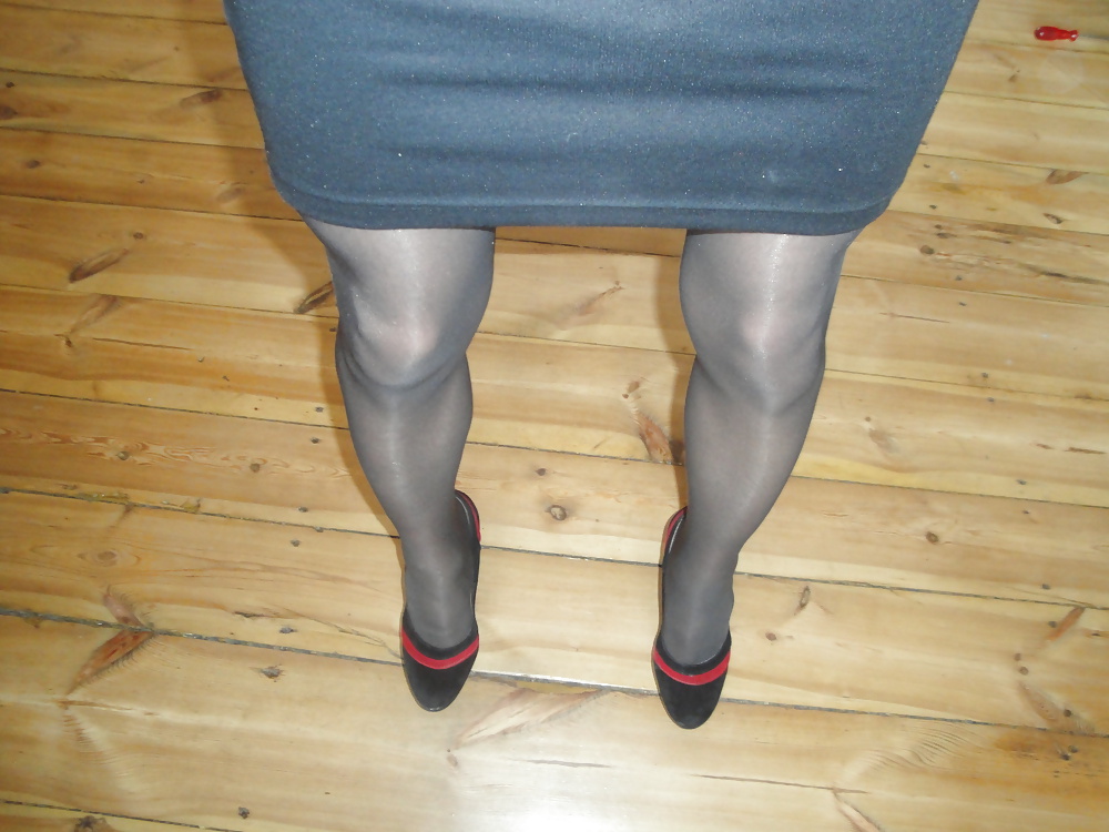 Me hot hels 
 #35435541