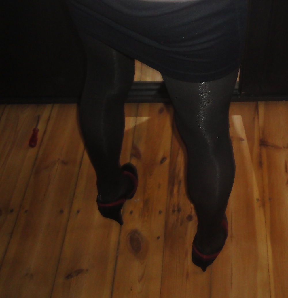 Me hot hels 
 #35435544