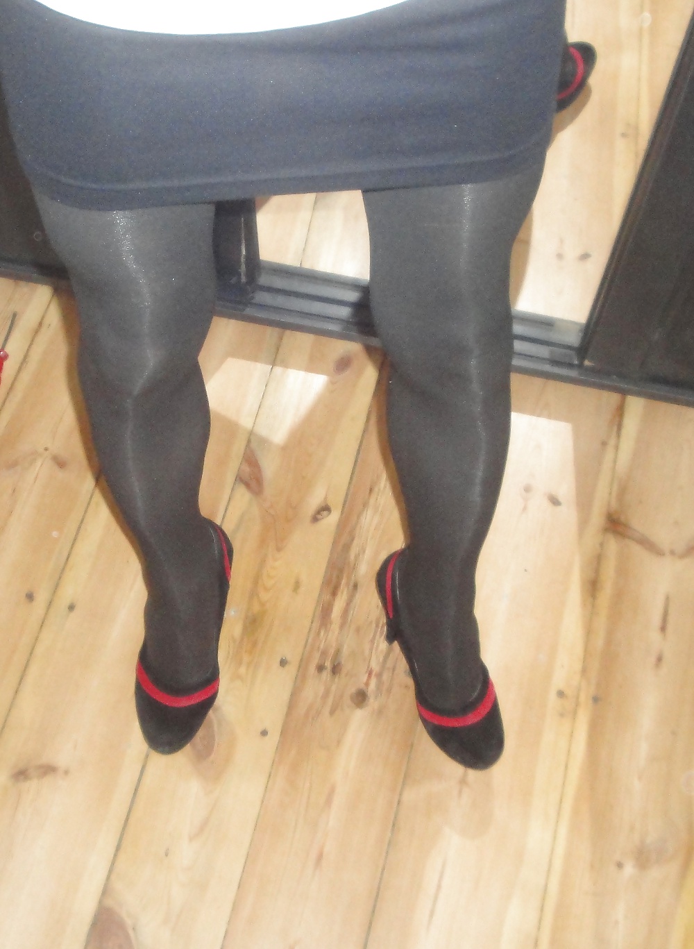 Me hot hels 
 #35435560