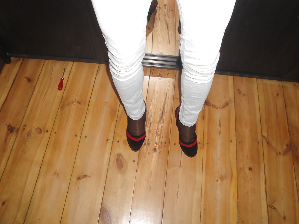 Me hot hels 
 #35435569