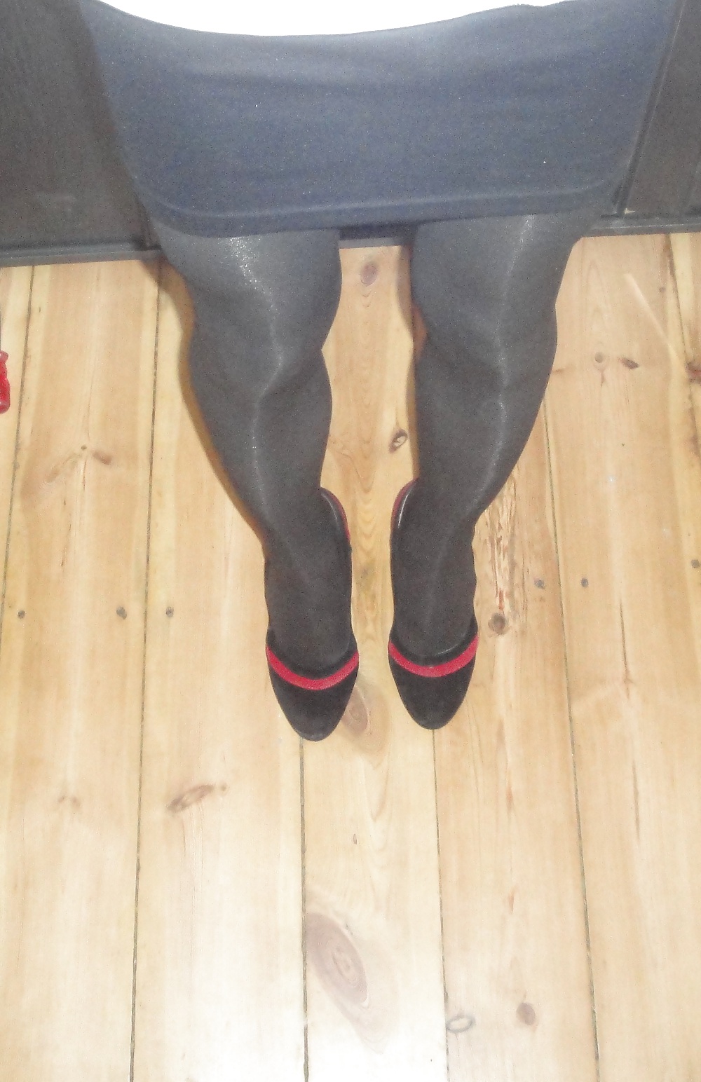 Me hot hels 
 #35435586