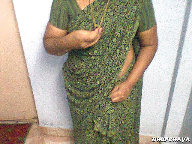 Andhra housewife navel boob show 15 #25116371