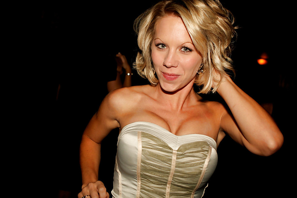 Cleavage #23168084