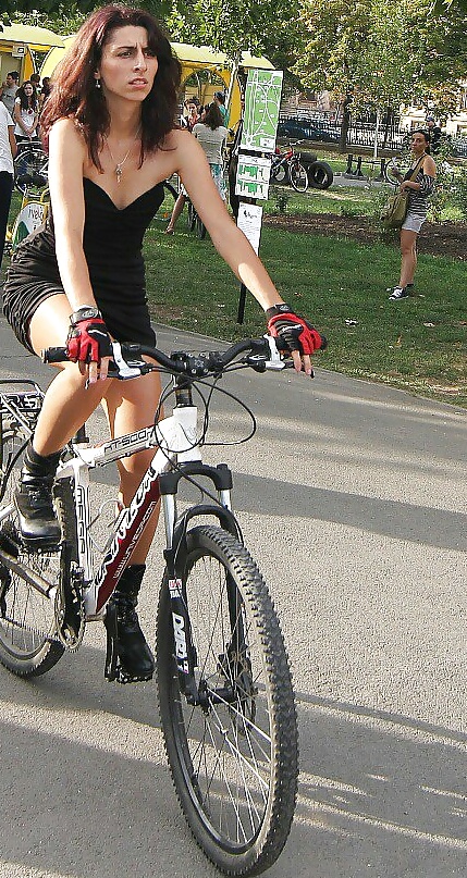 Filles Sexy Vélo Romanian #26692595