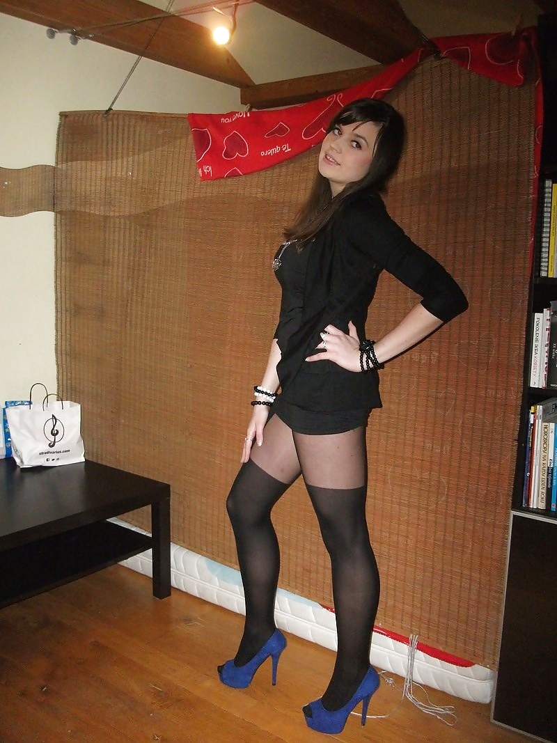 Linda chica polaca con piernas sexy en pantimedias
 #34345410