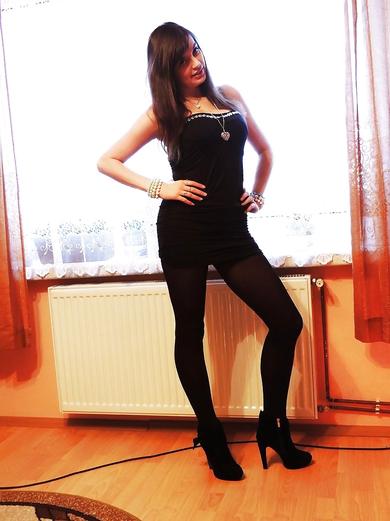 Carina ragazza polacca con gambe sexy in collant
 #34345437
