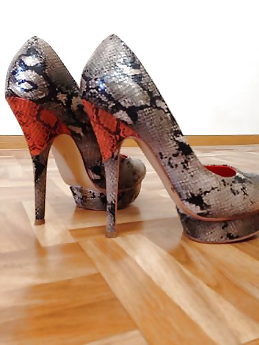 Pumps Und Heels Von Guten Freundinnen Heimlich Fotografiert #33996271