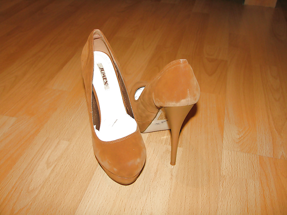 Pumps Und Heels Von Guten Freundinnen Heimlich Fotografiert #33996295