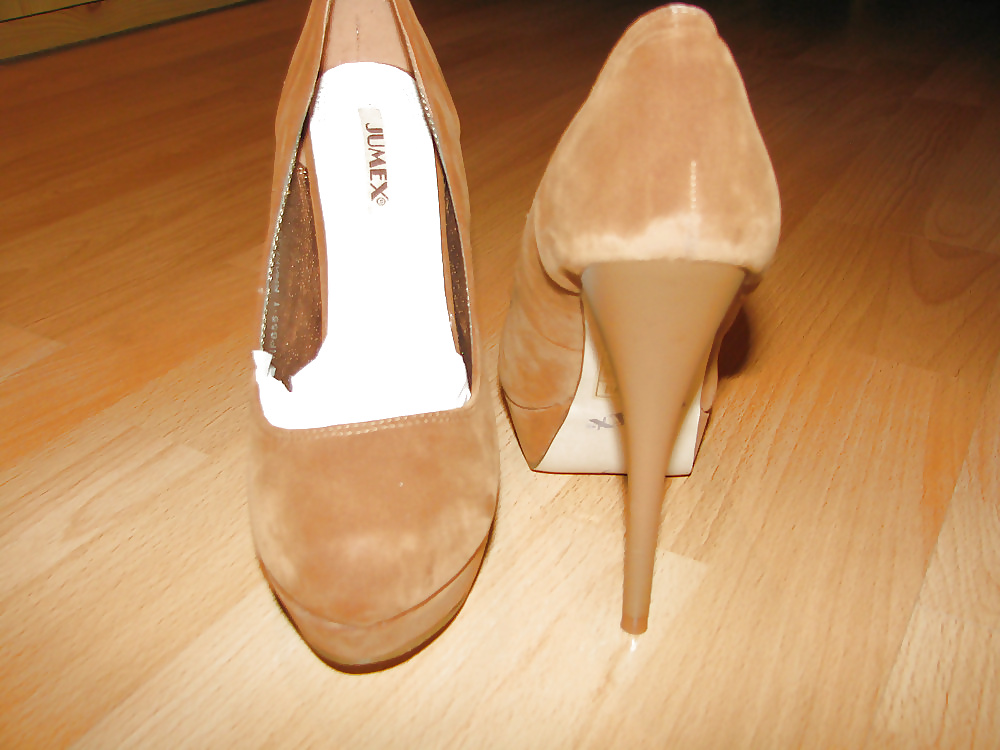 Pumps Und Heels Von Guten Freundinnen Heimlich Fotografiert #33996299