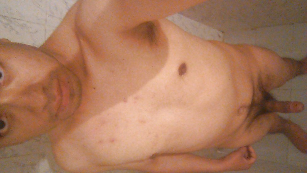 23歳の男の裸、かわいいホットな写真、勃起したペニス、睾丸、精液
 #23839995