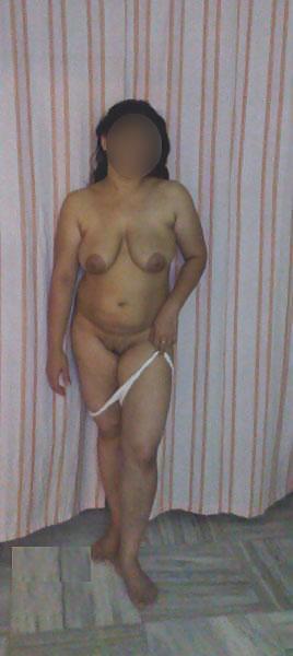 AN Indian Aunt Exposing Her Great Assets Nice Pics #24854469