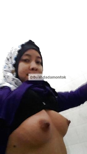 Indonesian Fille Hijab Jouer Avec Des Seins #34569119
