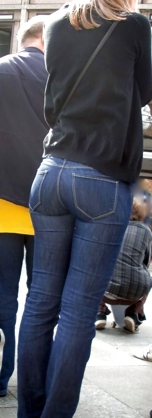 Centro di Toronto - sembrava una turista - bei jeans
 #34989404