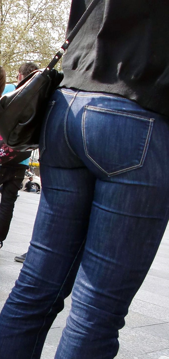 Centro di Toronto - sembrava una turista - bei jeans
 #34989419