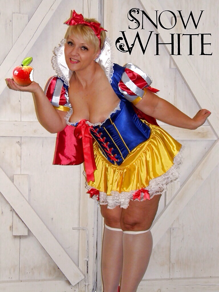 My friend Kitty in Snow White #40105861