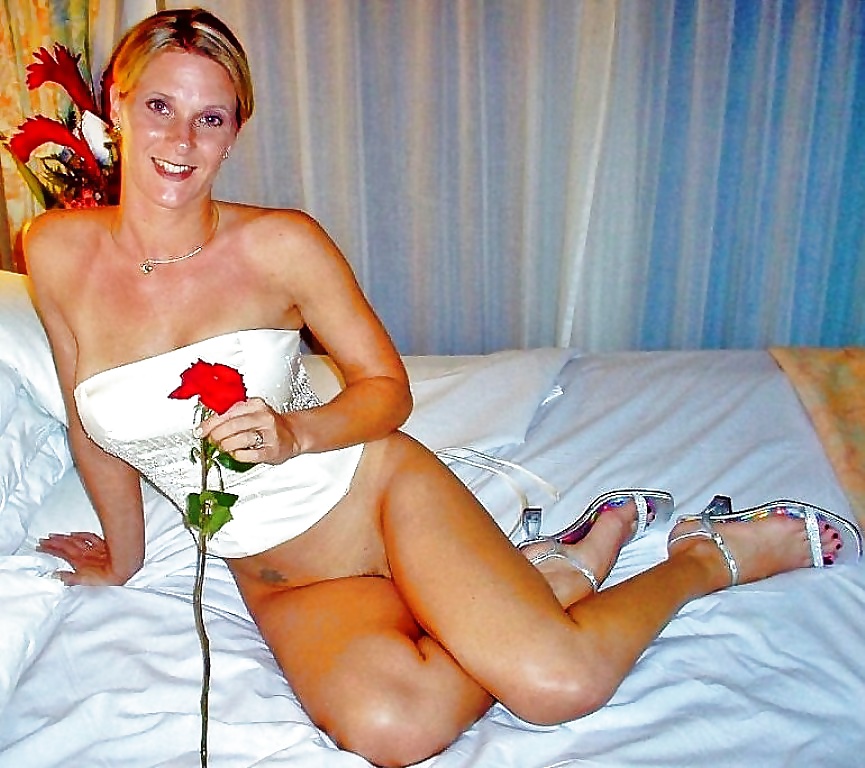 Bed of Roses - Private Pics of a hot blonde German MILF #28675630