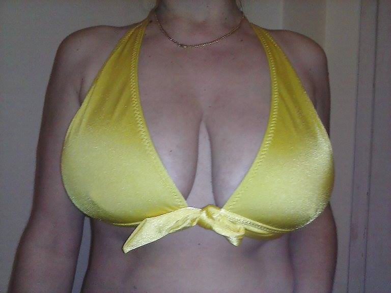 Noticias bikini
 #26118353