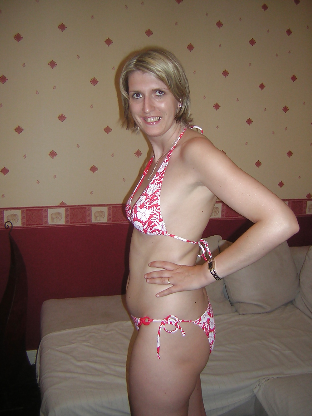 Aline dilettante francese in bikini prendere il viso
 #35337395