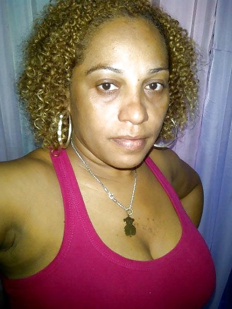 Una ragazza dominicana chiamata Sandra M.
 #27057660