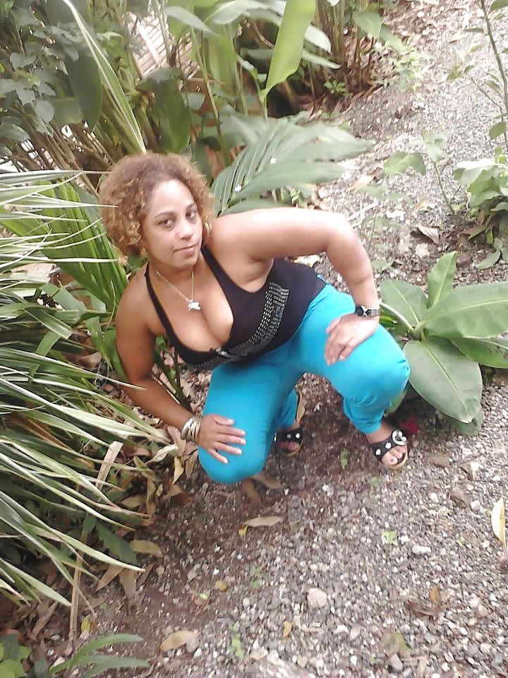 Una ragazza dominicana chiamata Sandra M.
 #27057751
