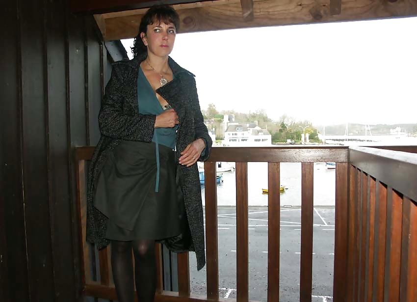 Nadine francés visitando un puerto típico 2006
 #27198096