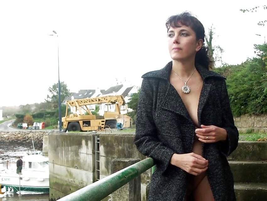 Nadine francés visitando un puerto típico 2006
 #27198544