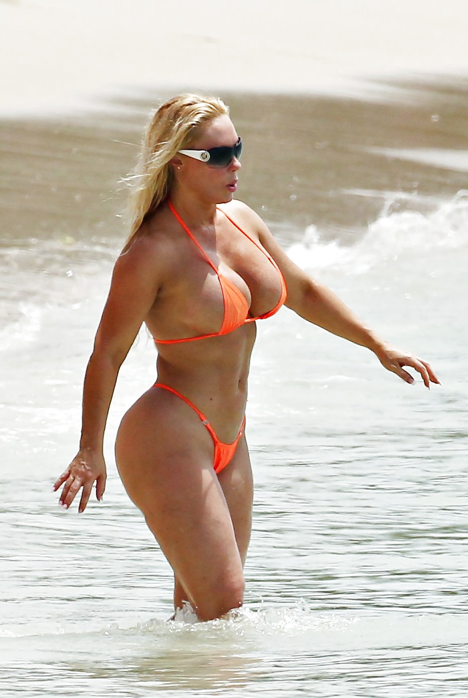 Nicole Coco Austin (Bikini on the Beach) #32980567